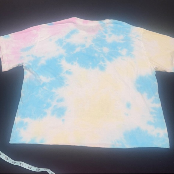 NWOT Stranger things “Friends Don’t lie” Crewneck tie-dye cropped top Size M - Picture 4 of 6